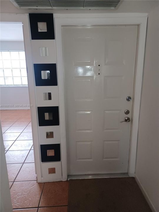 待售: $205,000 (2 贝兹, 1 浴室, 863 平方英尺)