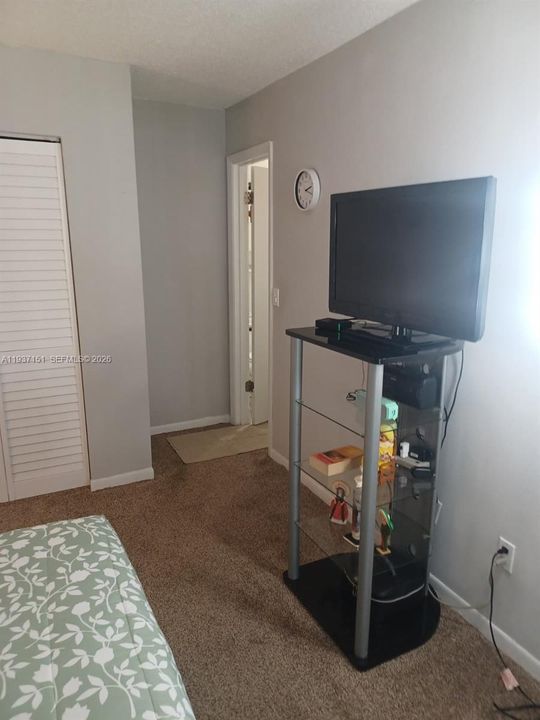 待售: $205,000 (2 贝兹, 1 浴室, 863 平方英尺)