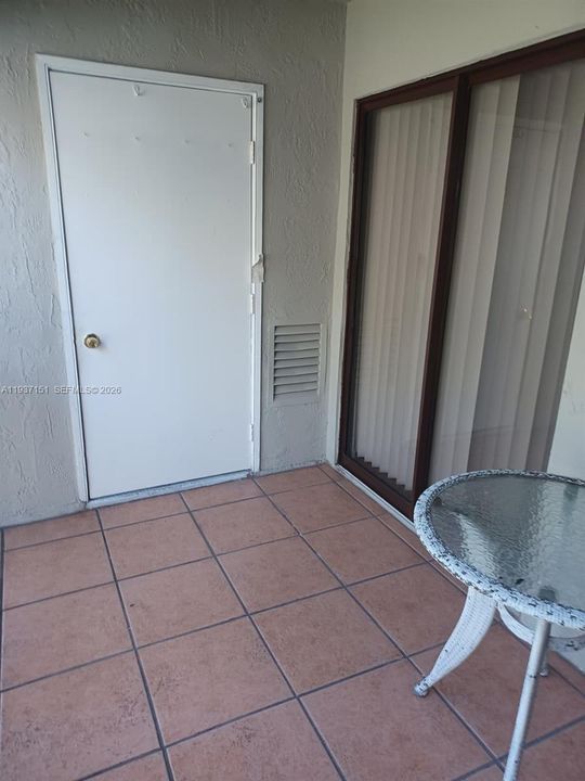 待售: $205,000 (2 贝兹, 1 浴室, 863 平方英尺)