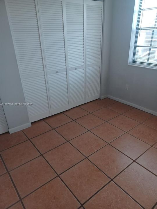 待售: $205,000 (2 贝兹, 1 浴室, 863 平方英尺)