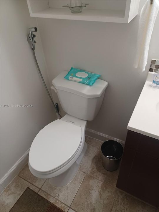 待售: $205,000 (2 贝兹, 1 浴室, 863 平方英尺)