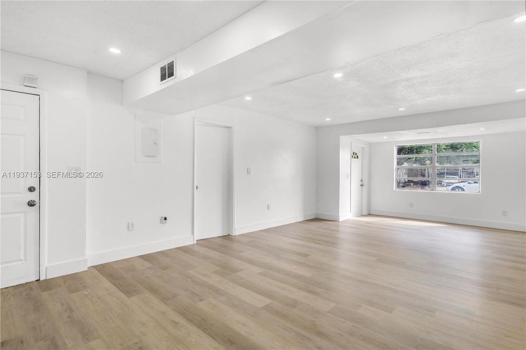 For Sale: $404,999 (3 beds, 2 baths, 912 Square Feet)