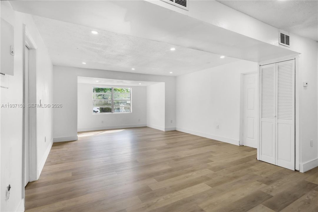 For Sale: $404,999 (3 beds, 2 baths, 912 Square Feet)