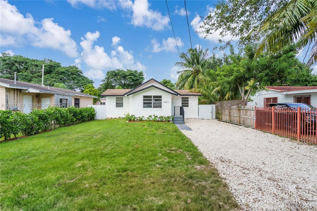 For Sale: $404,999 (3 beds, 2 baths, 912 Square Feet)