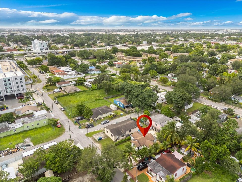 For Sale: $404,999 (3 beds, 2 baths, 912 Square Feet)