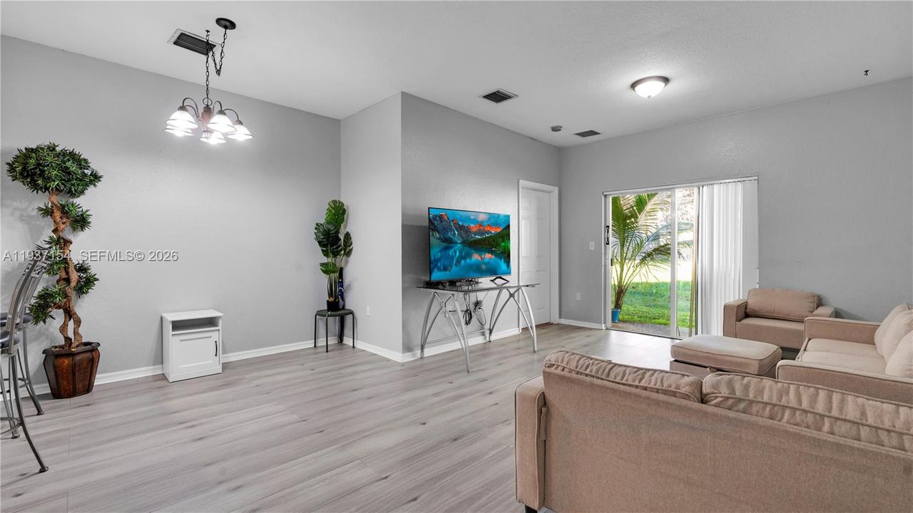 En Venta: $400,000 (3 camas, 2 baños, 1210 Pies cuadrados)