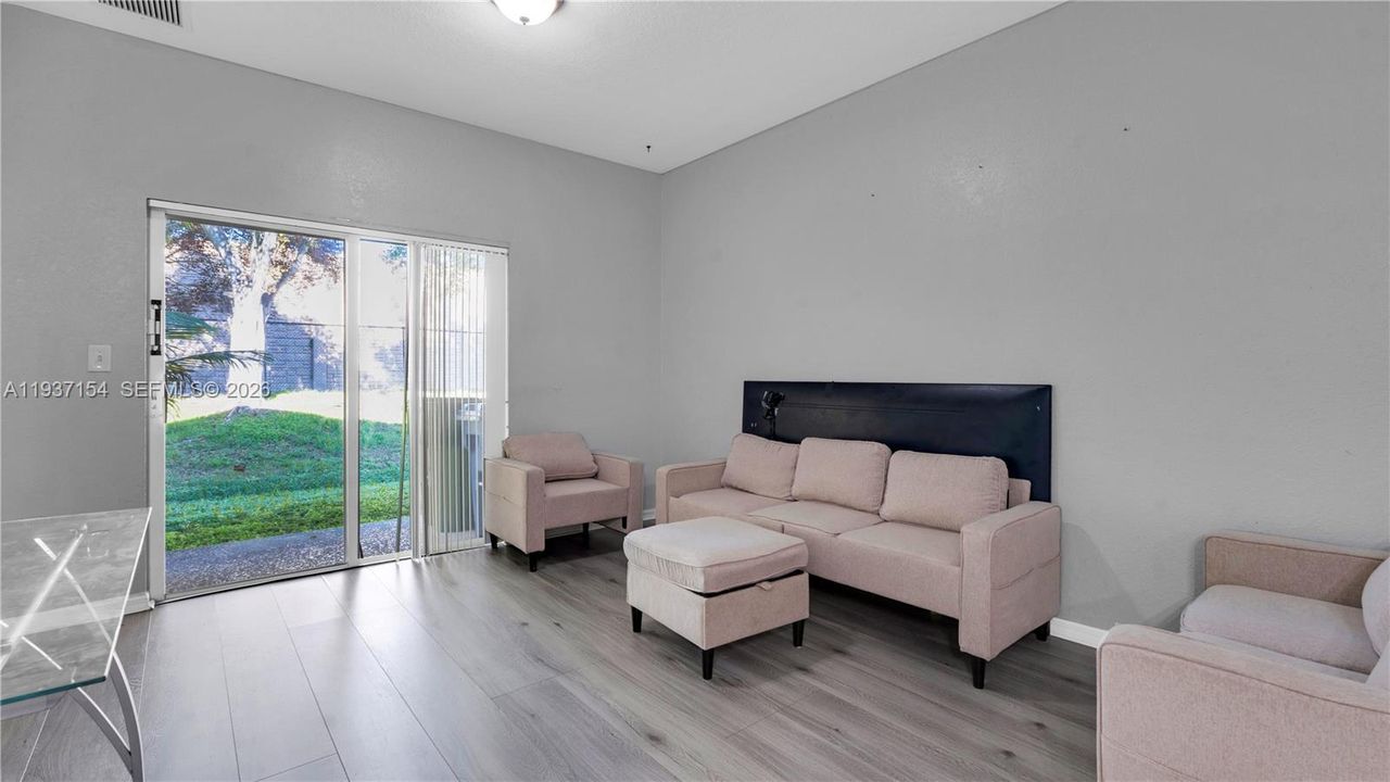 En Venta: $400,000 (3 camas, 2 baños, 1210 Pies cuadrados)