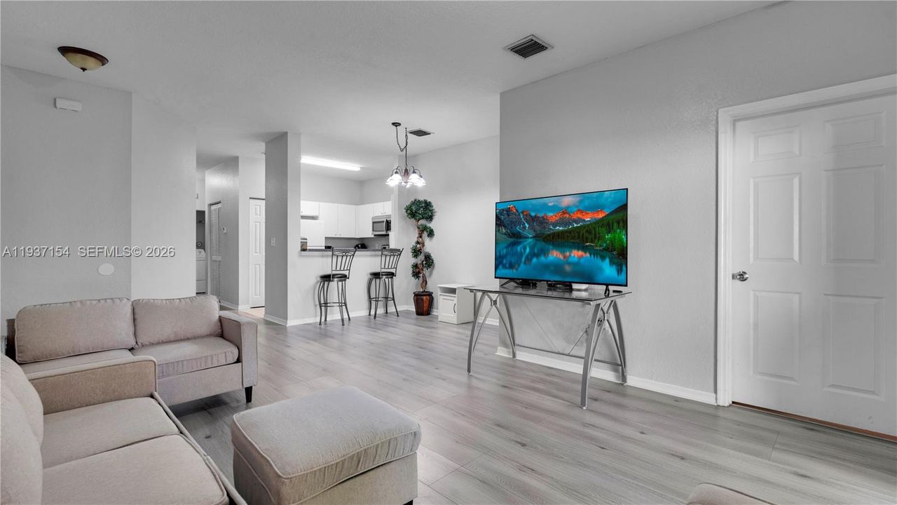 En Venta: $400,000 (3 camas, 2 baños, 1210 Pies cuadrados)