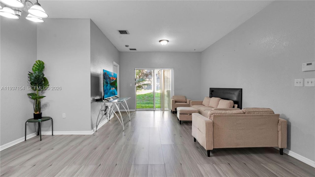 En Venta: $400,000 (3 camas, 2 baños, 1210 Pies cuadrados)