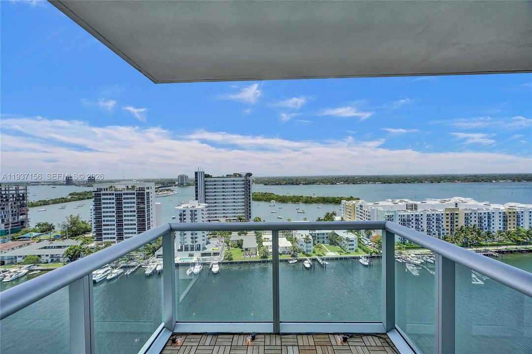 For Sale: $1,275,000 (2 beds, 2 baths, 1575 Square Feet)