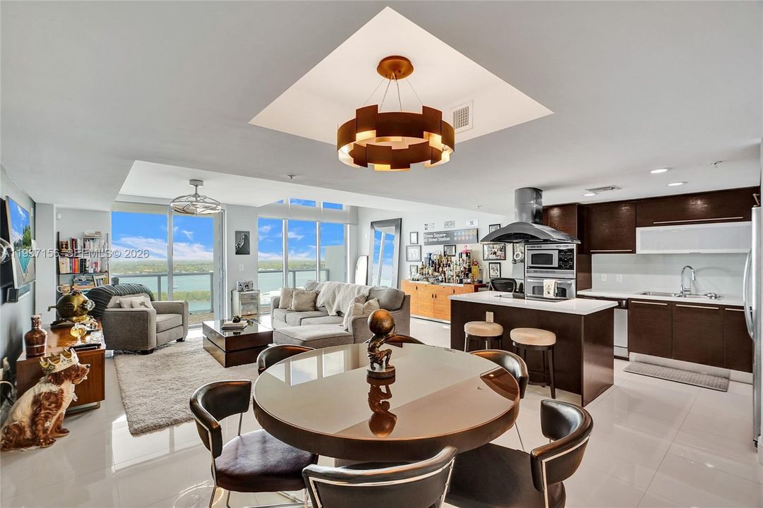 For Sale: $1,275,000 (2 beds, 2 baths, 1575 Square Feet)