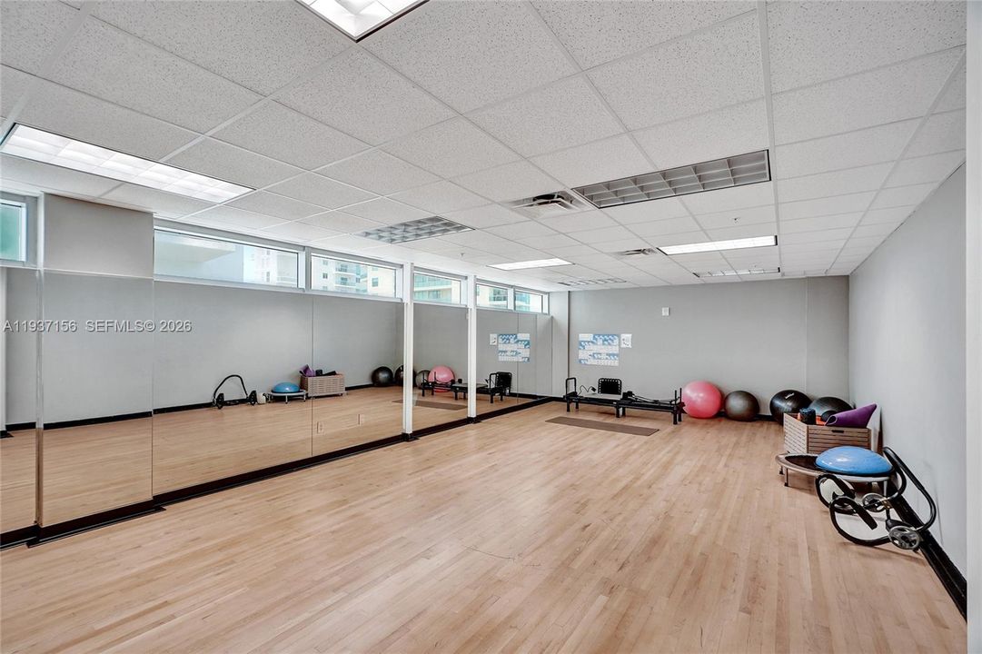 For Sale: $1,275,000 (2 beds, 2 baths, 1575 Square Feet)