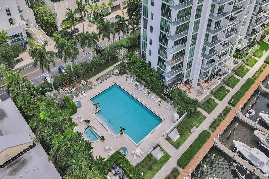 For Sale: $1,275,000 (2 beds, 2 baths, 1575 Square Feet)