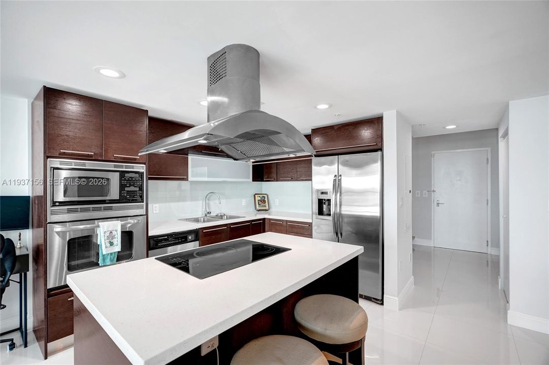 For Sale: $1,275,000 (2 beds, 2 baths, 1575 Square Feet)