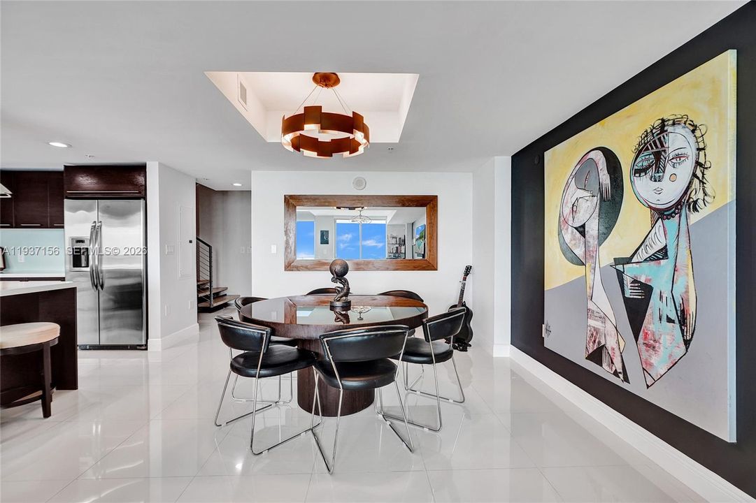 For Sale: $1,275,000 (2 beds, 2 baths, 1575 Square Feet)