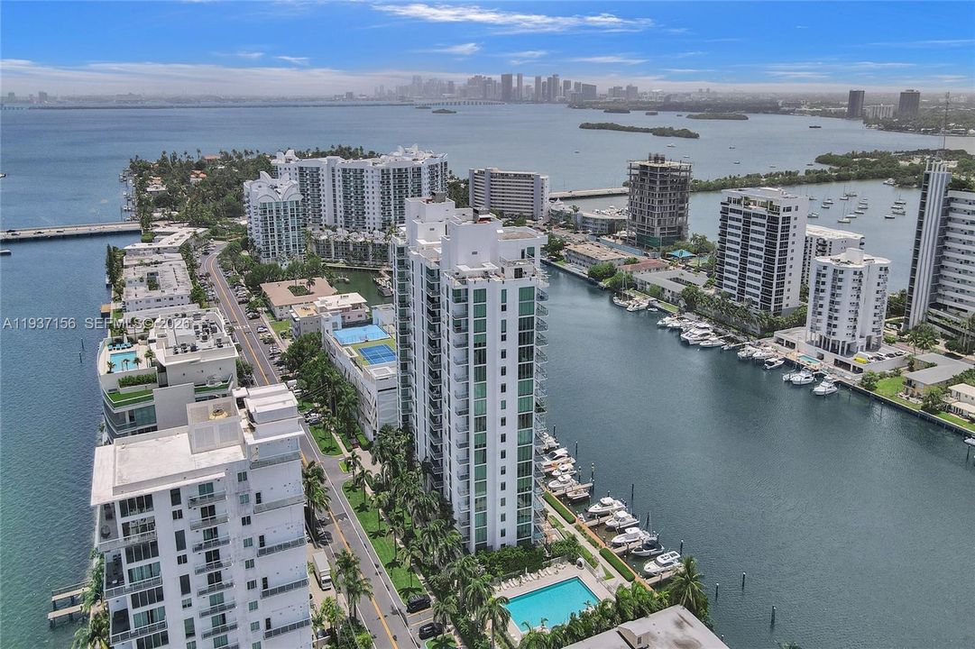 For Sale: $1,275,000 (2 beds, 2 baths, 1575 Square Feet)