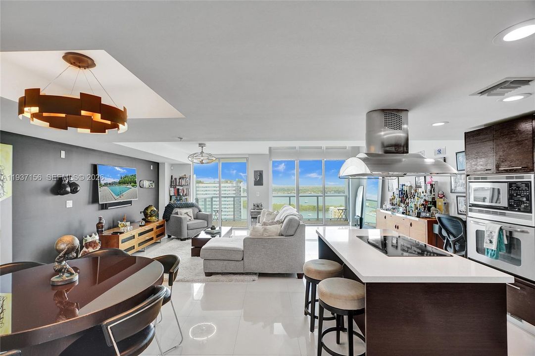 For Sale: $1,275,000 (2 beds, 2 baths, 1575 Square Feet)