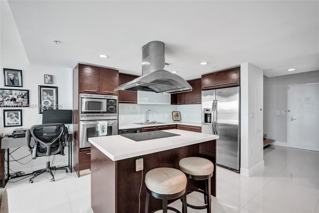 For Sale: $1,275,000 (2 beds, 2 baths, 1575 Square Feet)