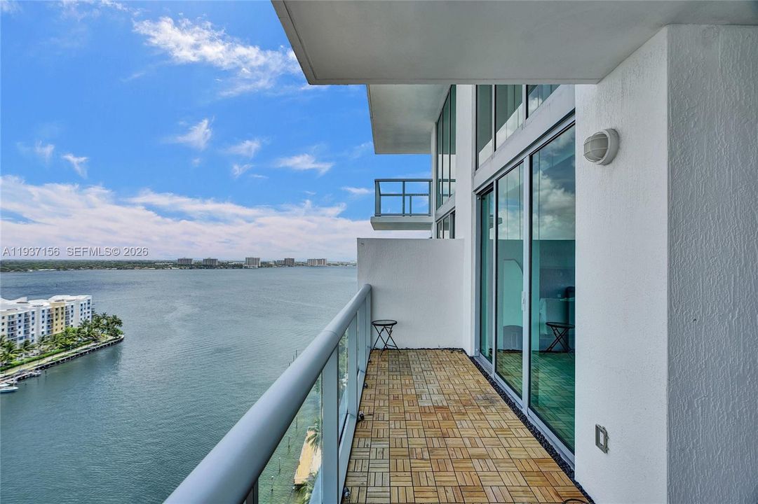 For Sale: $1,275,000 (2 beds, 2 baths, 1575 Square Feet)