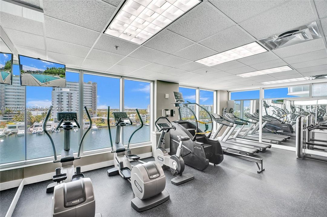 For Sale: $1,275,000 (2 beds, 2 baths, 1575 Square Feet)