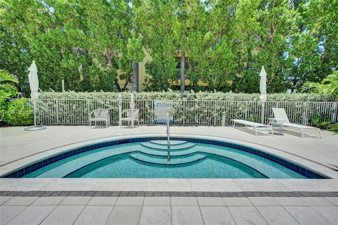 For Sale: $1,275,000 (2 beds, 2 baths, 1575 Square Feet)