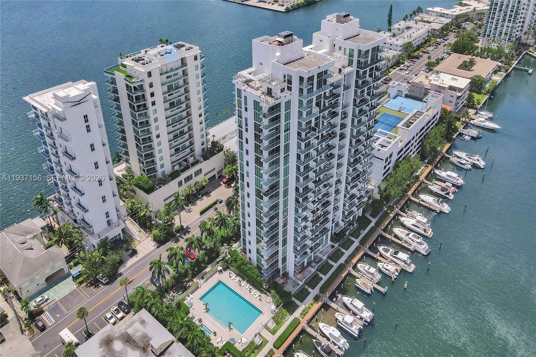 For Sale: $1,275,000 (2 beds, 2 baths, 1575 Square Feet)