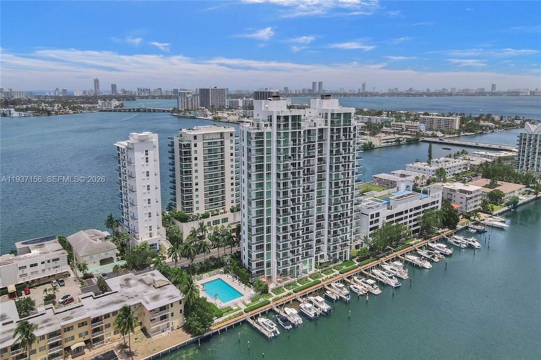 For Sale: $1,275,000 (2 beds, 2 baths, 1575 Square Feet)