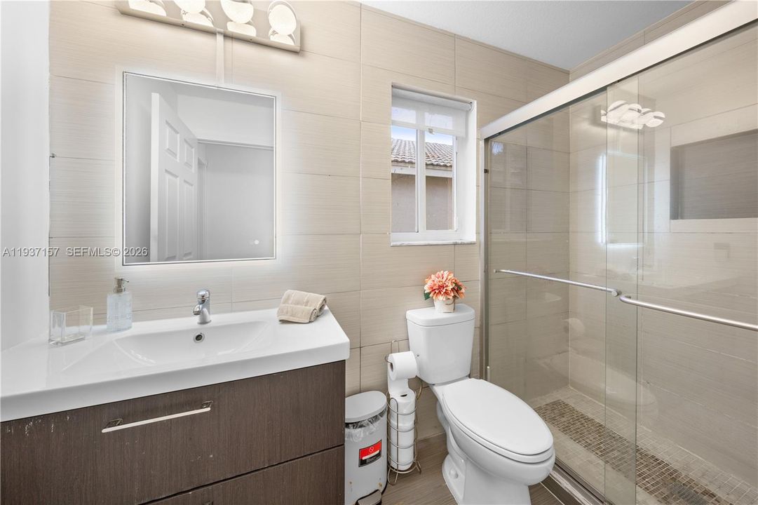 На продажу: $670,000 (3 спален, 2 ванн, 1542 Квадратных фут)