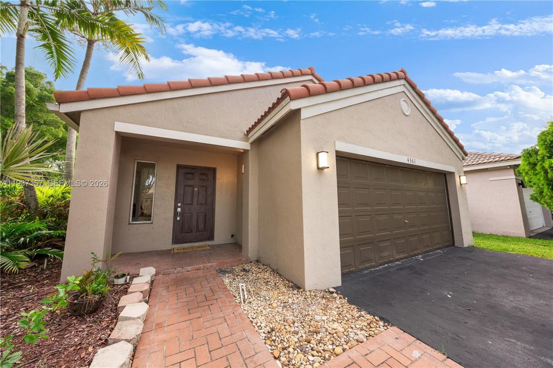 На продажу: $670,000 (3 спален, 2 ванн, 1542 Квадратных фут)