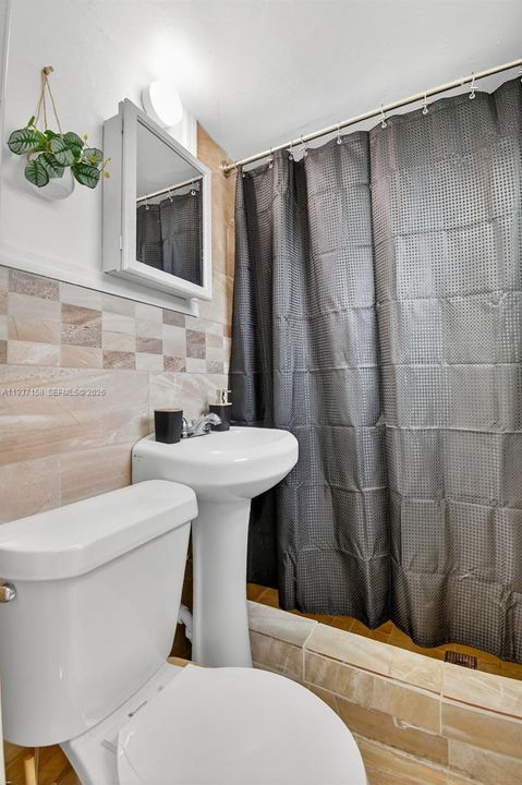 待售: $534,999 (5 贝兹, 3 浴室, 1542 平方英尺)