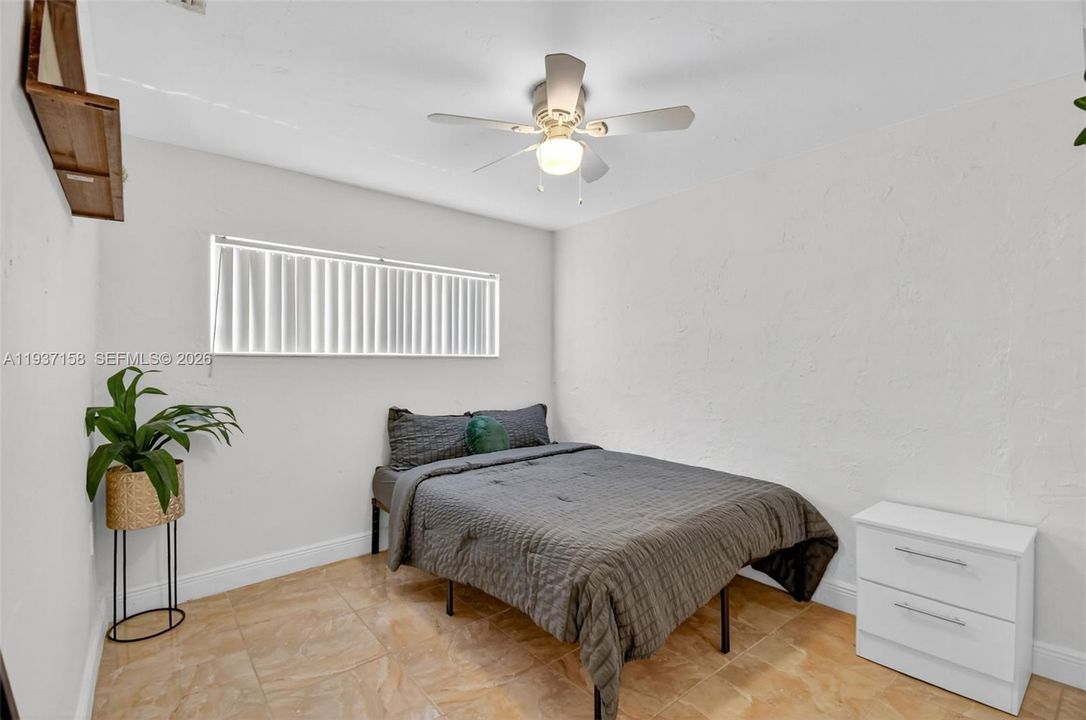 待售: $534,999 (5 贝兹, 3 浴室, 1542 平方英尺)