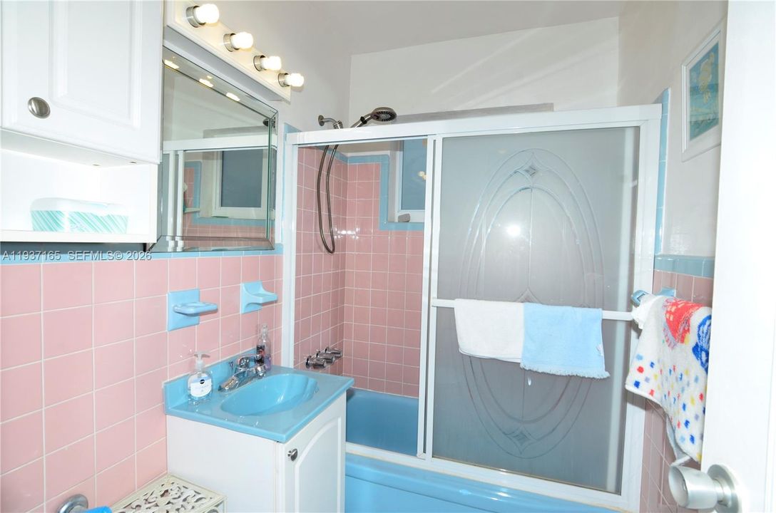 出租: $1,500 (0 贝兹, 1 浴室, 420 平方英尺)