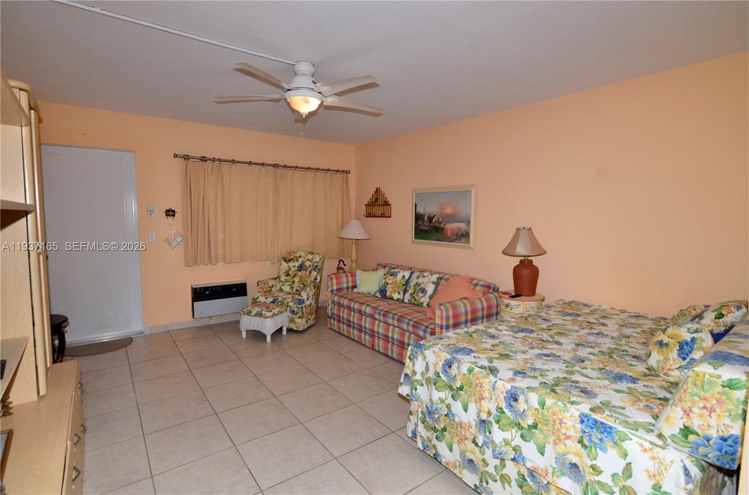 出租: $1,500 (0 贝兹, 1 浴室, 420 平方英尺)