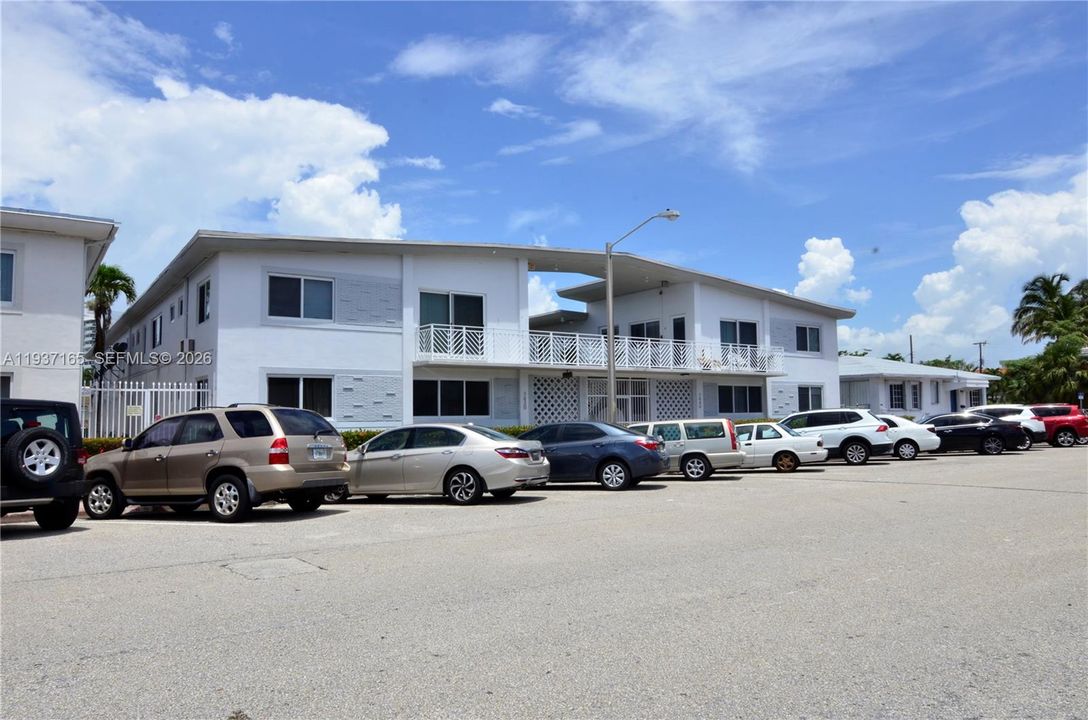 出租: $1,500 (0 贝兹, 1 浴室, 420 平方英尺)