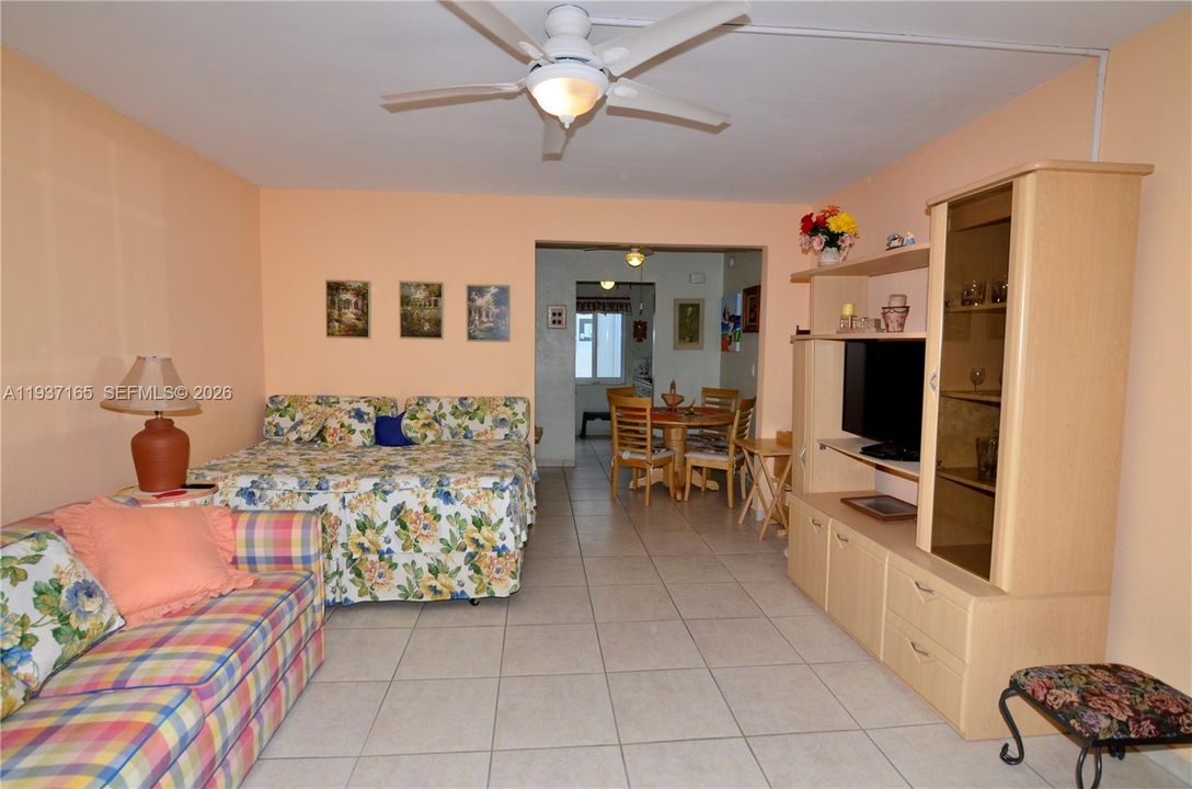 出租: $1,500 (0 贝兹, 1 浴室, 420 平方英尺)