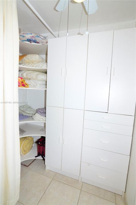 出租: $1,500 (0 贝兹, 1 浴室, 420 平方英尺)