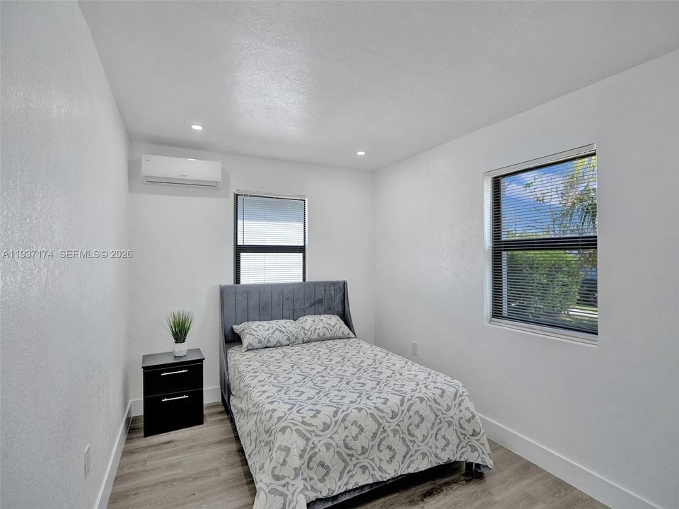 出租: $3,000 (2 贝兹, 2 浴室, 834 平方英尺)