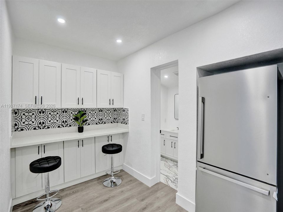 出租: $3,000 (2 贝兹, 2 浴室, 834 平方英尺)