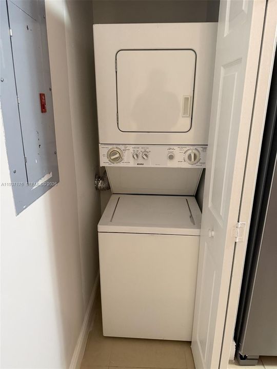 待售: $395,000 (2 贝兹, 2 浴室, 900 平方英尺)