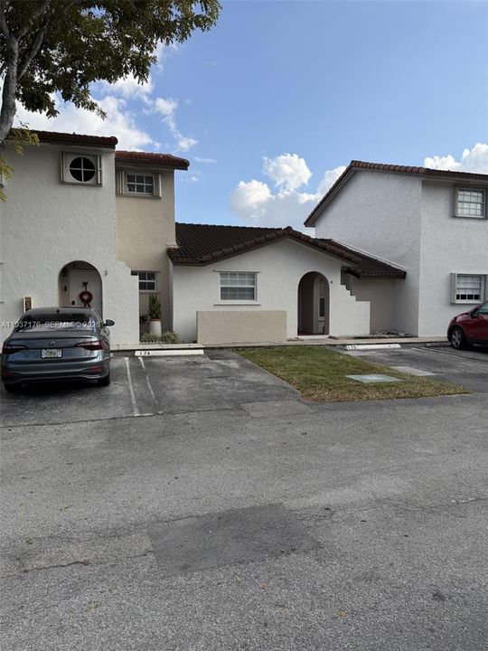 待售: $395,000 (2 贝兹, 2 浴室, 900 平方英尺)