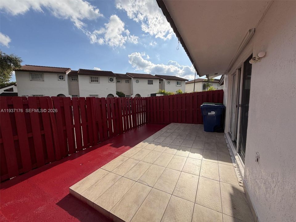 待售: $395,000 (2 贝兹, 2 浴室, 900 平方英尺)