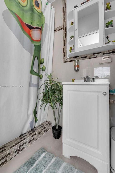 На продажу: $699,999 (3 спален, 3 ванн, 1463 Квадратных фут)