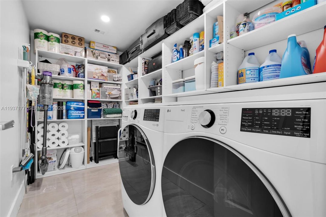 На продажу: $699,999 (3 спален, 3 ванн, 1463 Квадратных фут)