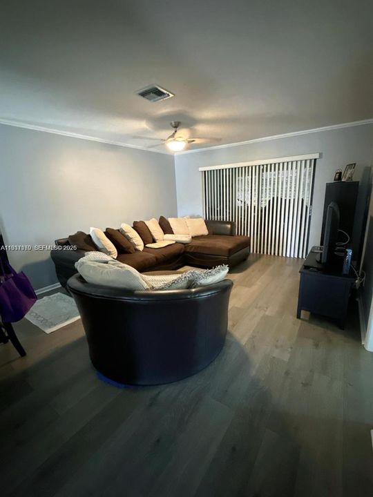 На продажу: $300,000 (2 спален, 2 ванн, 1008 Квадратных фут)