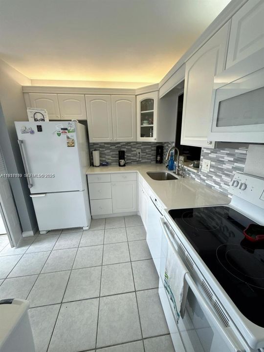 На продажу: $300,000 (2 спален, 2 ванн, 1008 Квадратных фут)