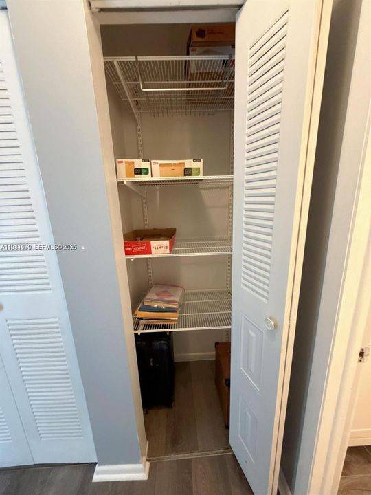 На продажу: $300,000 (2 спален, 2 ванн, 1008 Квадратных фут)