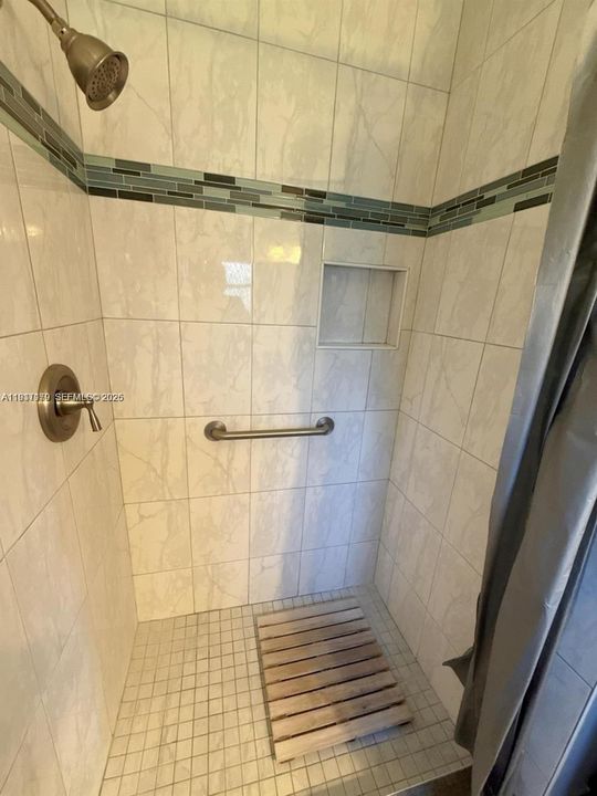 На продажу: $300,000 (2 спален, 2 ванн, 1008 Квадратных фут)