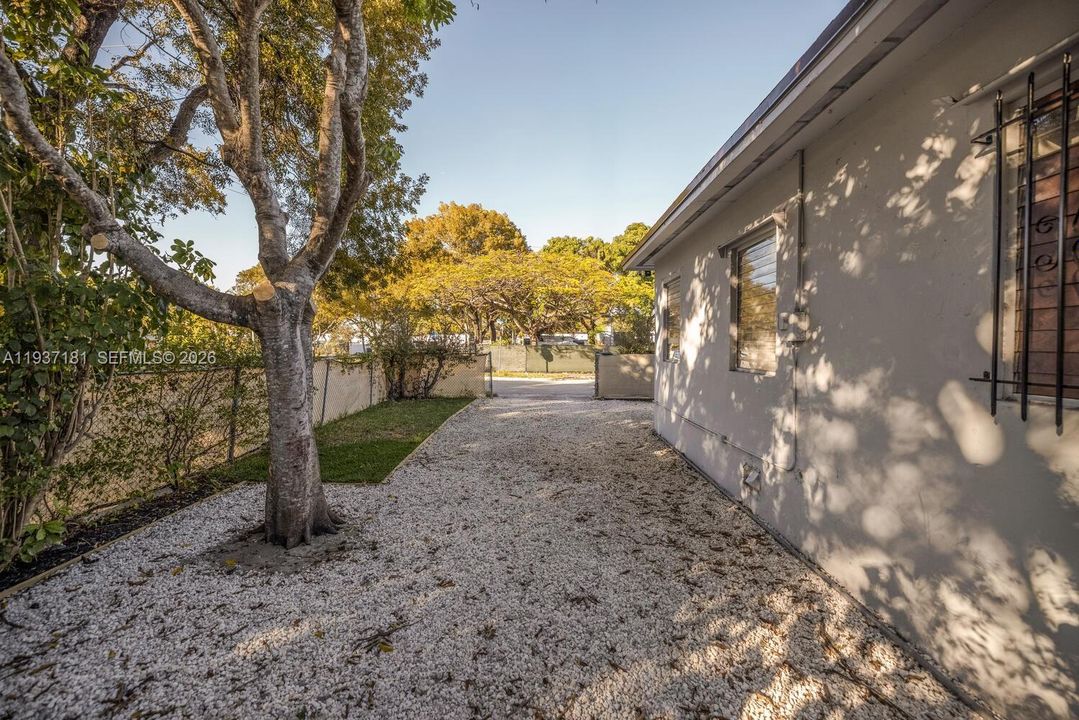 En Venta: $715,000 (3 camas, 1 baños, 1172 Pies cuadrados)