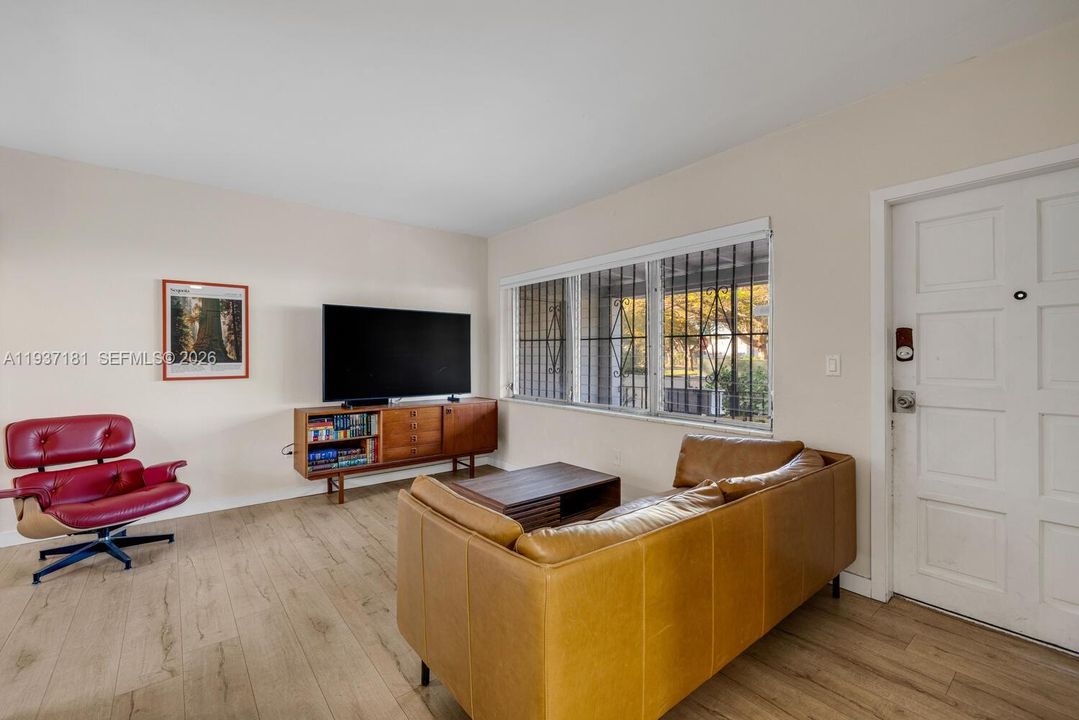 En Venta: $715,000 (3 camas, 1 baños, 1172 Pies cuadrados)