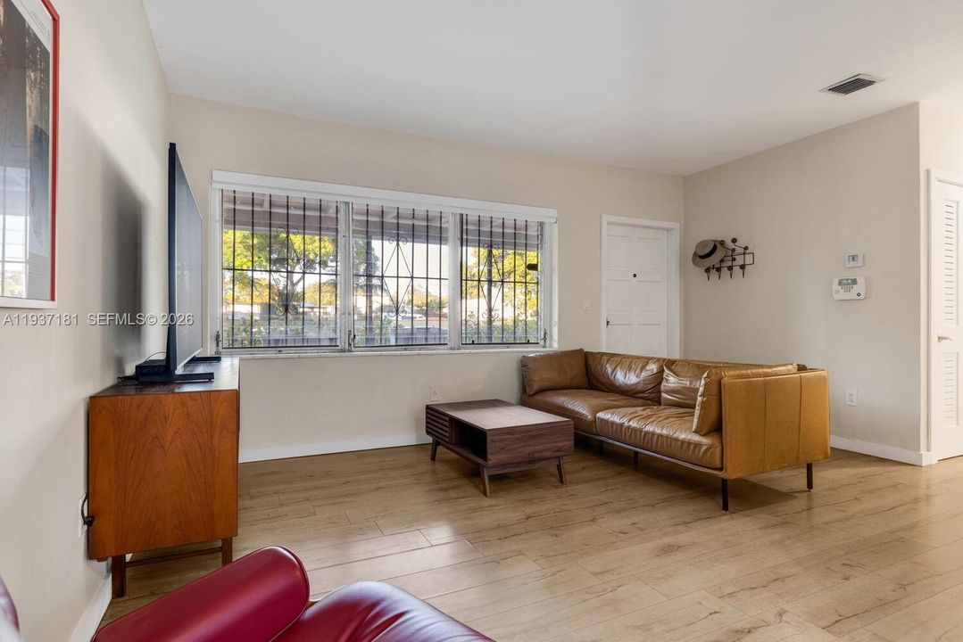 En Venta: $715,000 (3 camas, 1 baños, 1172 Pies cuadrados)